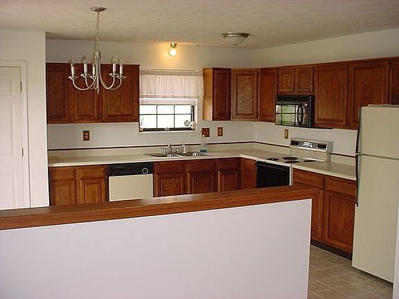 4th image of 15 Lake Dr N