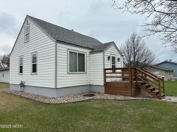 224 9th St NW, Watertown, SD 57201