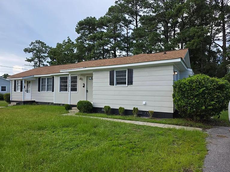 2266 Onslow Dr — Photo 2