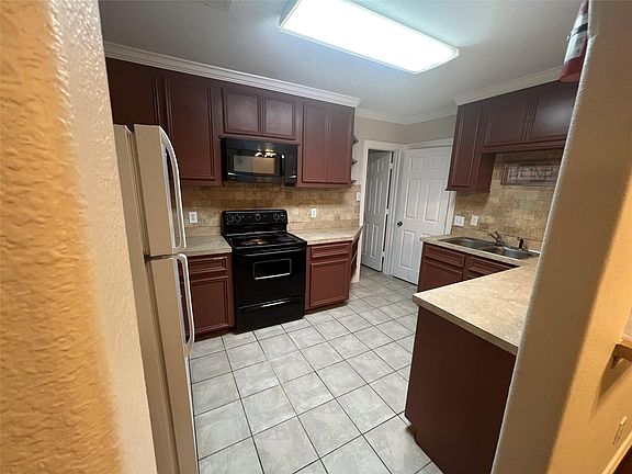 4th image of 804 Valerie Ave