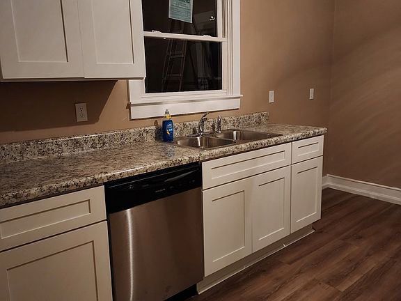 4th image of 200 Cave Spring St SW