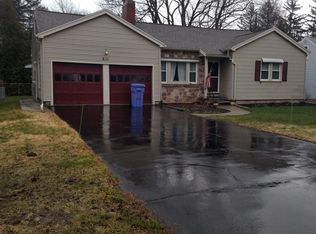 611 Landing Rd N, Rochester, NY 14625