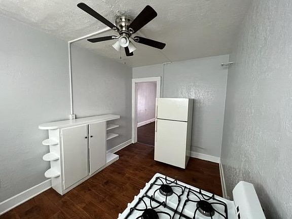 4th image of 232 4th St N APT 21