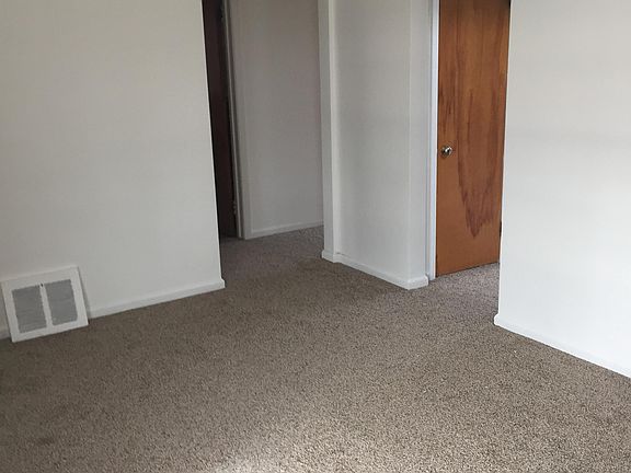 4th image of 20849 Hawthorne St