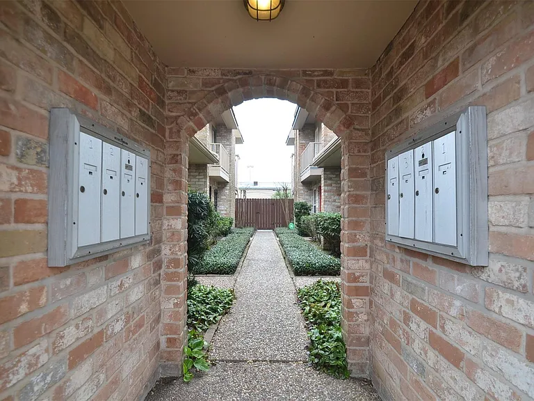 5524 Beverlyhill St #2 — Photo 43