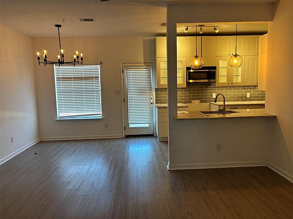2nd image of 108 Shenandoah Trl