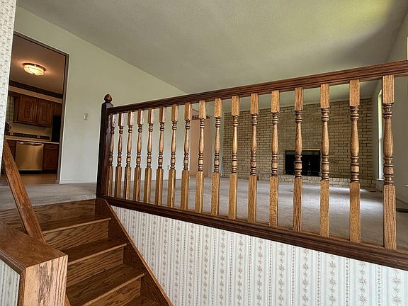 3rd image of 111 Hutton Ct