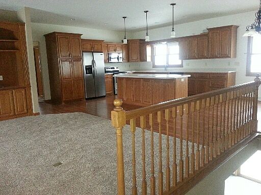 GREAT ROOM TO KITCHEN