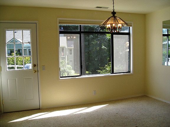 4th image of 4027 220th Pl SE
