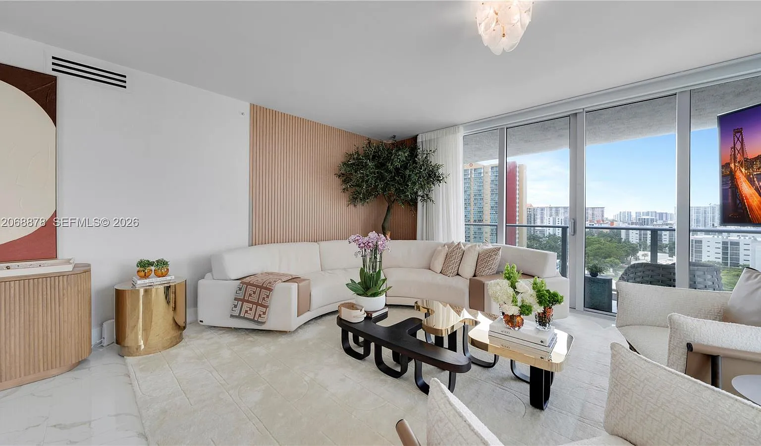 Parque Towers Condo — Photo 2
