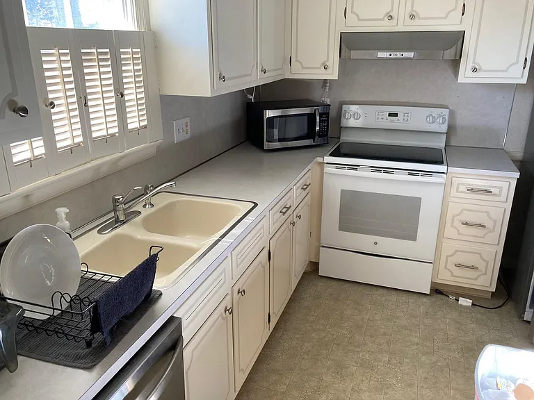 54 Sycamore Ln — Photo 3