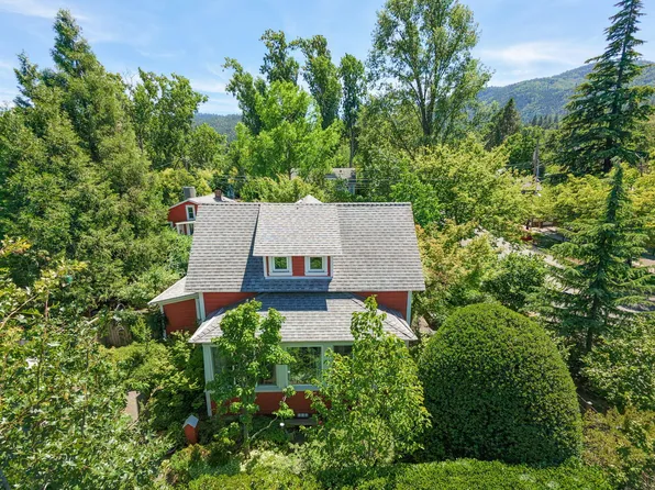 164 5th St, Ashland, OR 97520