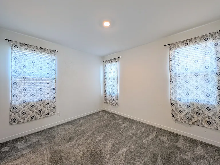 9509 W Sells Dr — Photo 32
