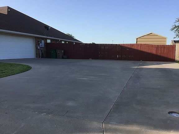 3rd image of 1301 S Crossings Ct