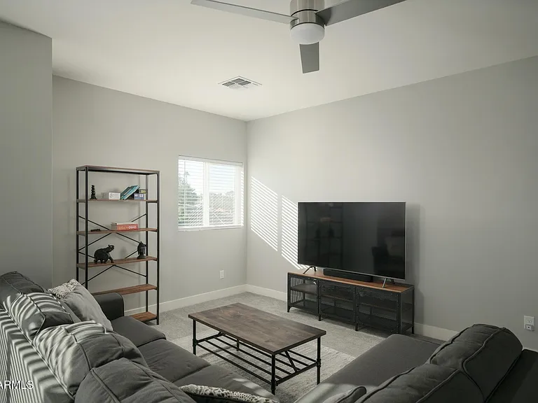 2821 N 28th Pl — Photo 16
