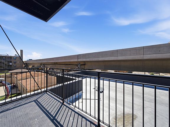 5th image of 5428 N Winthrop Ave #403