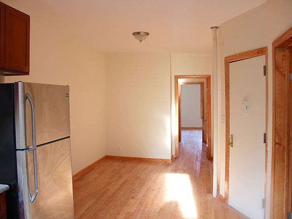 3rd image of 154 14th St APT 2R