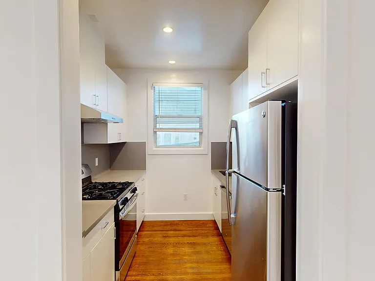 1690 North Point Street — Photo 5