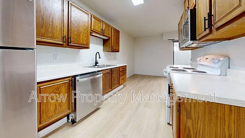 205 E Arbor Ave — Photo 2
