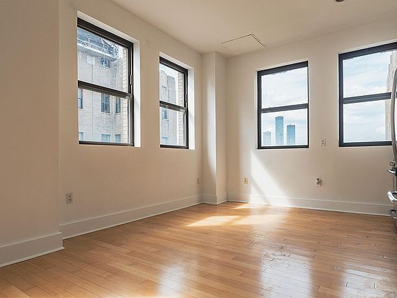 3rd image of 4 Beacon Way APT 1714