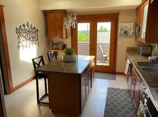 5104 SW View Point Ter, Portland, OR 97239