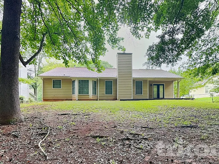 270 Rosewood Dr — Photo 17