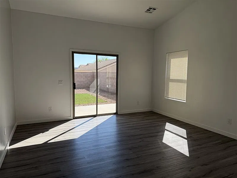 3 bed, 2.0 bath, 1310 sqft, $1,875 — Photo 4