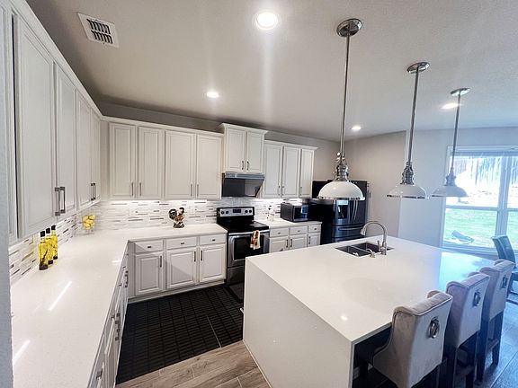 4th image of 2213 Juarez Dr