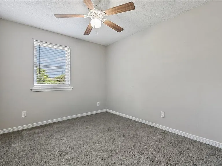 1128 Saint Maria St — Photo 14