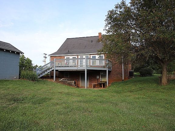 3rd image of 230 Morningside Dr