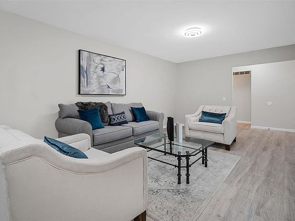 4th image of 2150 Wedgwood Dr W
