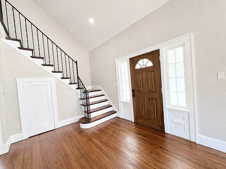 901 Woodsdale Ave — Photo 9