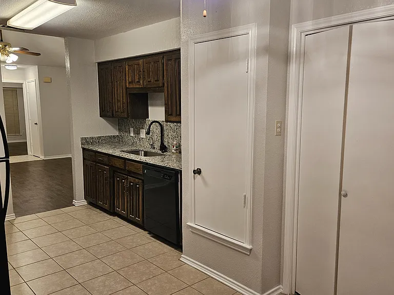 2821 Shady Grove Dr — Photo 7