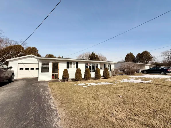 19 Seneca Dr, Plattsburgh, NY 12901