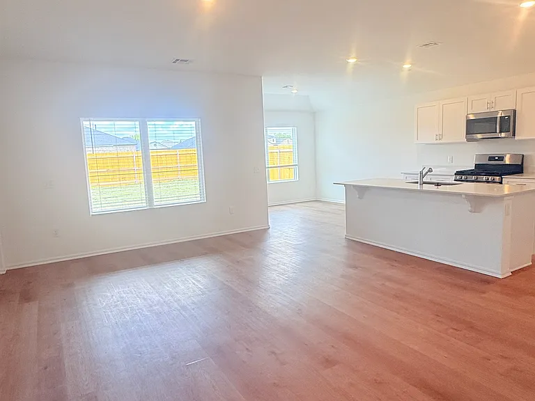 16217 Lovers Ln — Photo 3