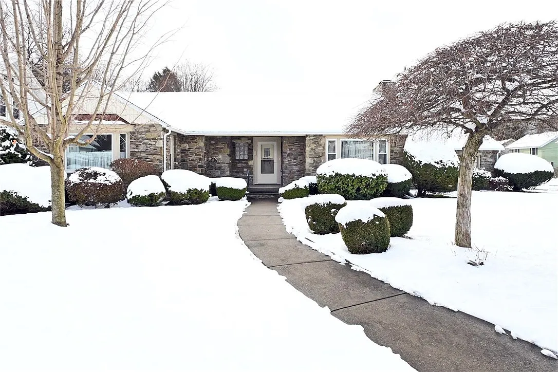 1307 W Church St photo 1