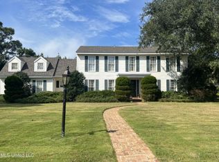 1105 Westwood St, Pascagoula, MS 39567
