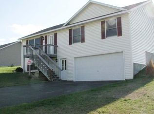 537 Outlook Dr, Twin Lakes, WI 53181