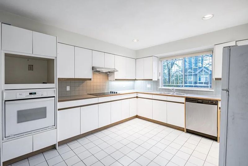 Vancouver House for rent - 4 Bedrooms — photo 13