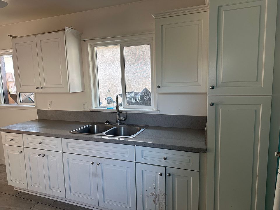 1st image of 5109 1/2 E 61st St