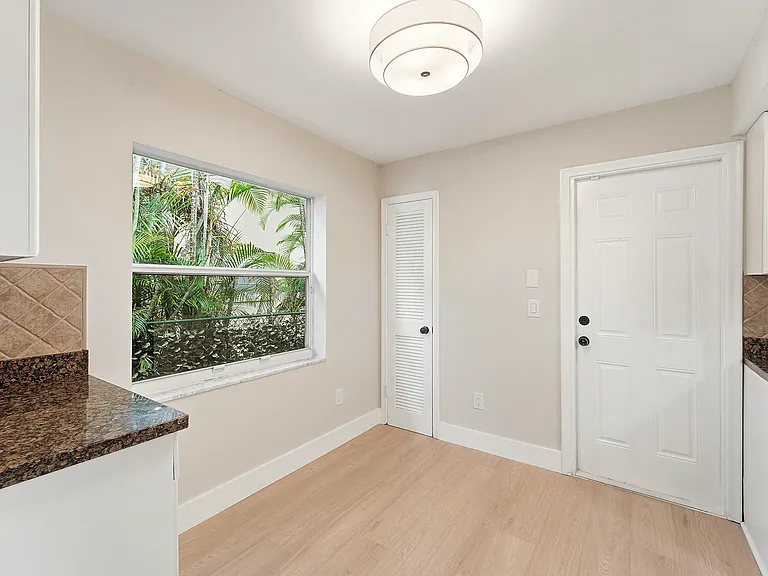 22267 SW 57th Ave — Photo 11