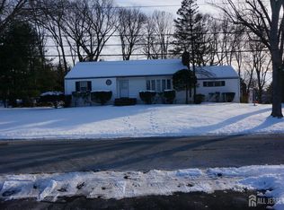 5 Madaline Dr, Edison, NJ