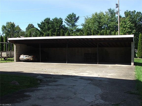 3rd image of 370 Caroline Ave