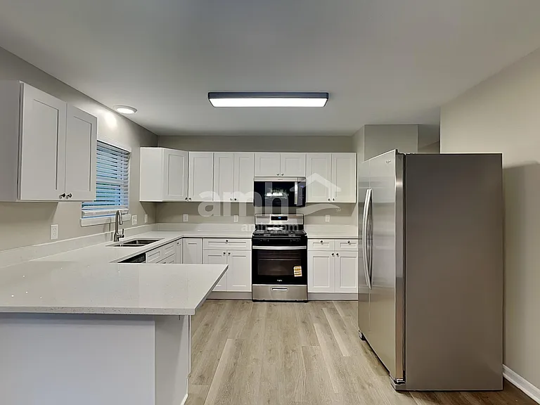 5925 Bluegrass Trl — Photo 3