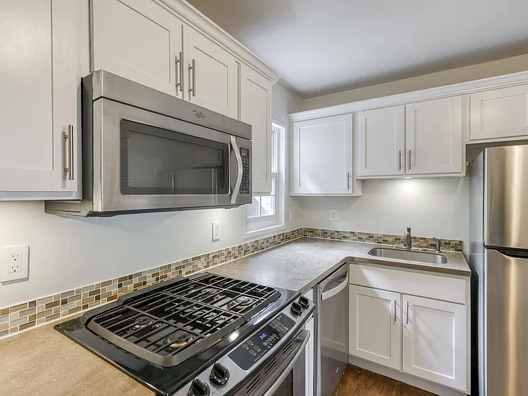 1523 Oakview Rd #4 — Photo 5