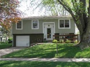 954 N 27th St, Blair, NE 68008