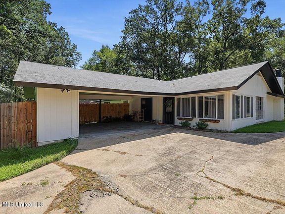 3rd image of 113 Poplar Dr
