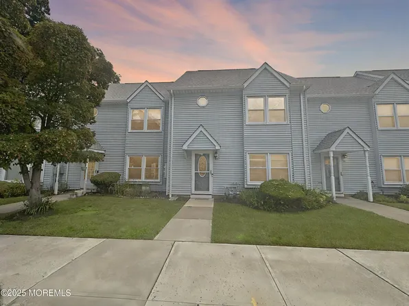 48 Colonial Court, Jackson, NJ 08527