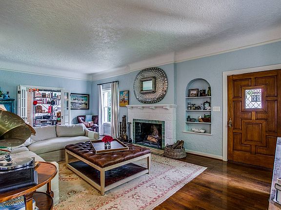 4th image of 203 Rosemary Ave