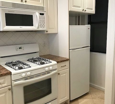 3rd image of 325 E 78th St APT 2A